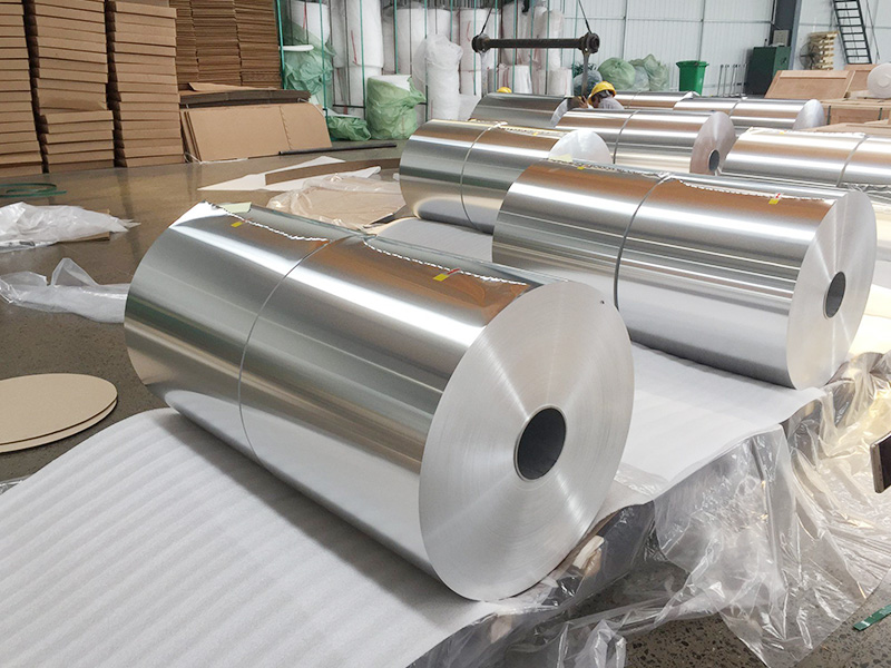 Почему алюминиевая фольга с высокой коррозионной стойкостью используется в качестве металлической брони